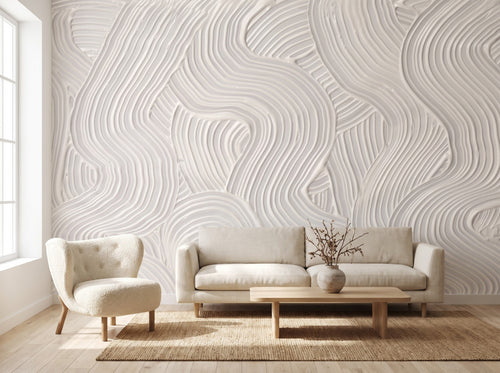 Papier peint effet plâtre peigné blanc cassé posé dans un salon lumineux