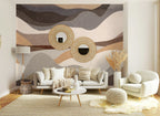 Papier peint panoramique Dunes abstraites taupe et sable posé sur le mur d’un salon clair