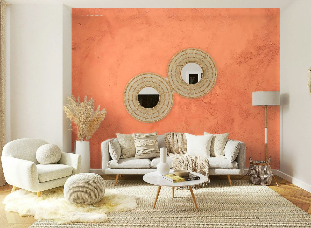 Papier peint effet enduit terre cuite posé sur le mur d’un salon