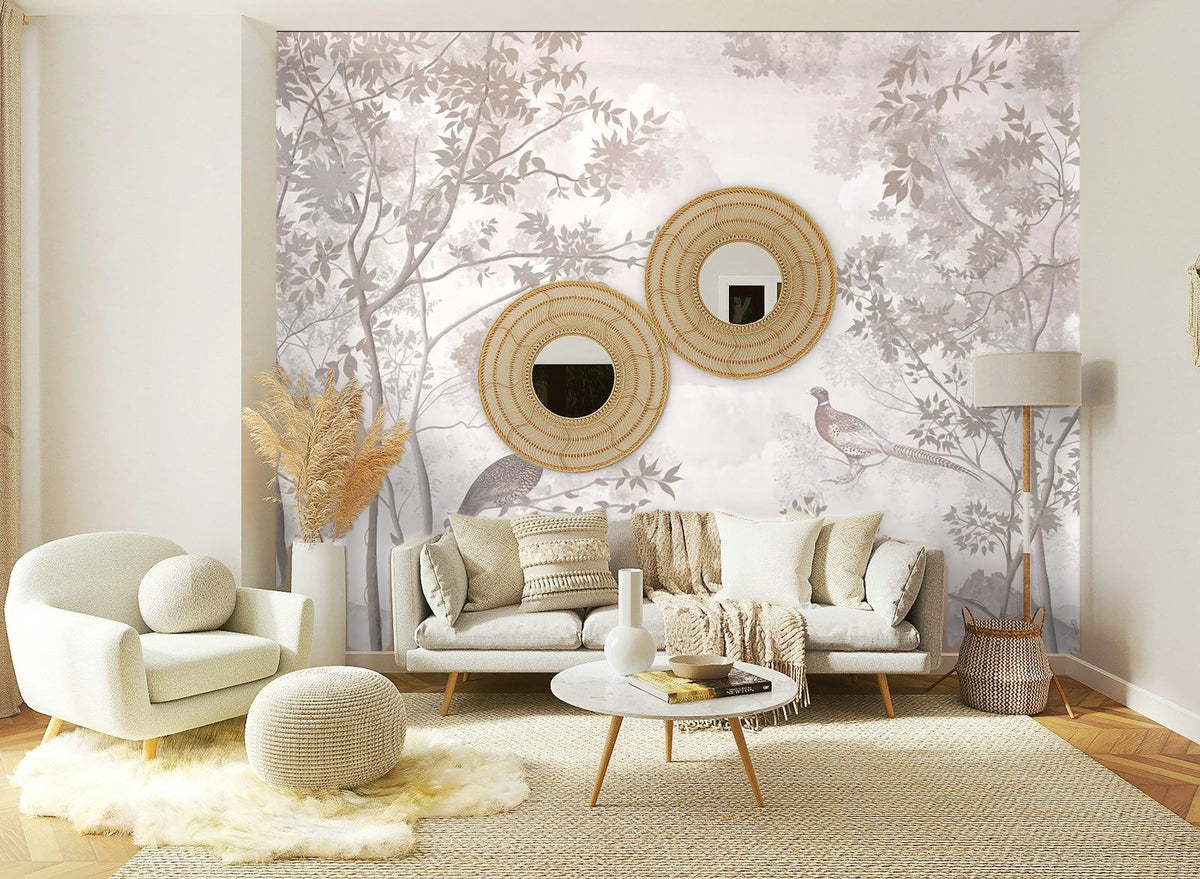 Papier peint panoramique Faisans dans les arbres vieux rose posé sur le mur d’un salon