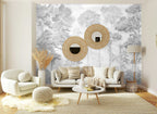 Papier peint panoramique Forêt gravée gris perle dans la brume posé sur le mur d’un salon