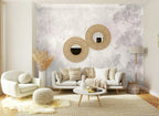Papier peint panoramique Frondaisons dans la brume rose poudré posé sur le mur d’un salon