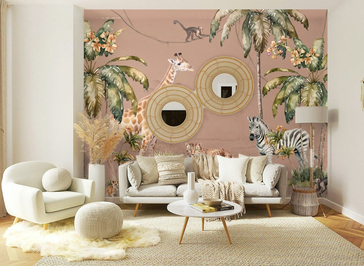 Papier peint panoramique Safari aquarelle fond terracotta posé sur le mur d’un salon