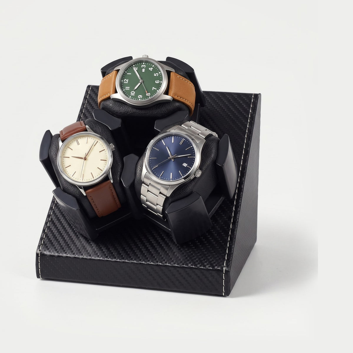 Remontoir Cliquet 3 montres, trois montres sur leurs coussins