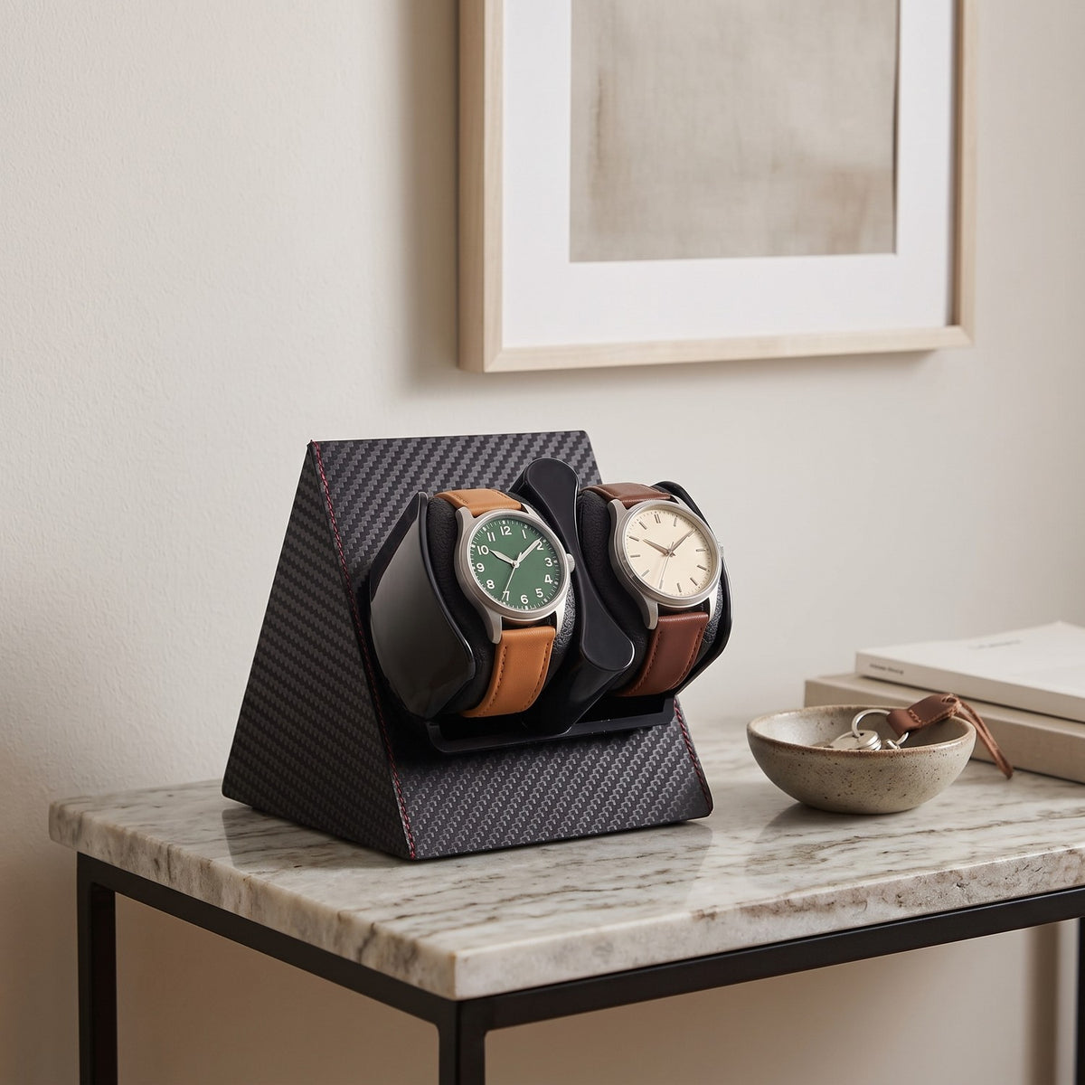 Remontoir Pignon 2 montres, posé sur une console d'entrée