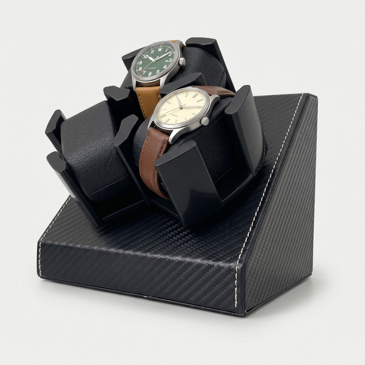 Remontoir Pivot 3 montres, trois montres sur leurs coussins