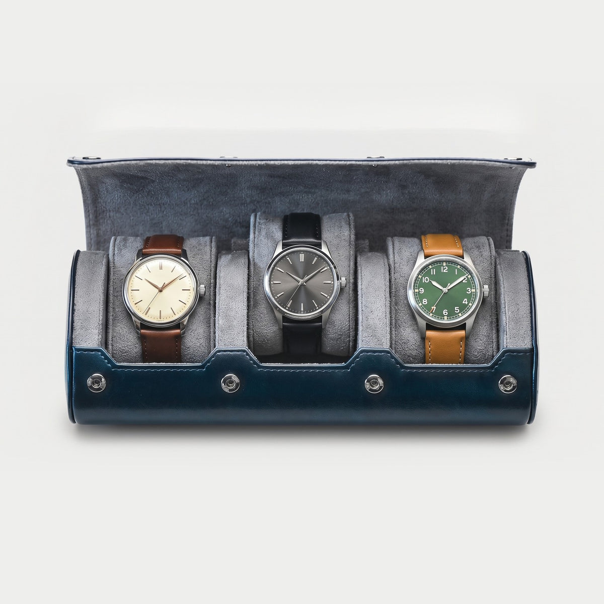 Rouleau Nomade trois montres, façon cuir bleu nuit, trois montres en place