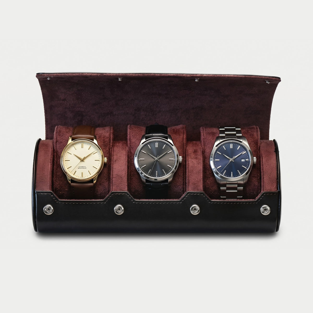 Rouleau Nomade trois montres, façon cuir noir, intérieur bordeaux, trois montres en place